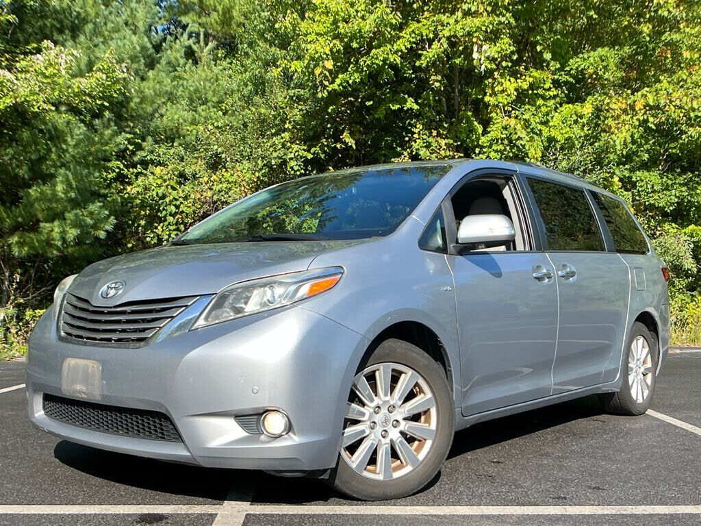 2017 TOYOTA Sienna