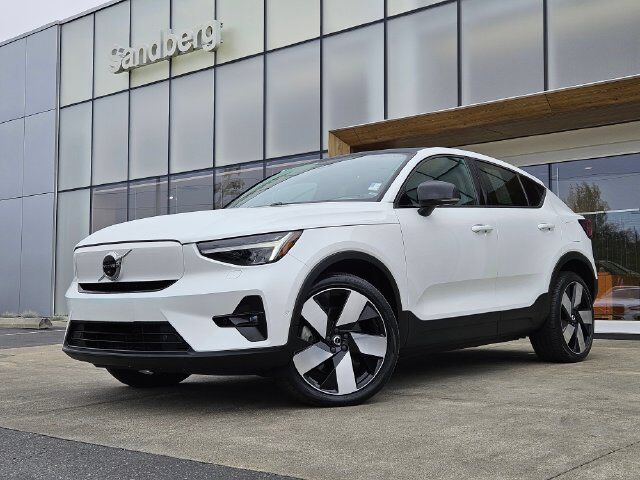 2023 VOLVO C40