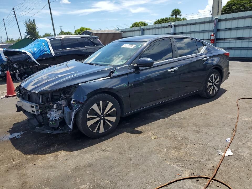 2022 NISSAN Altima