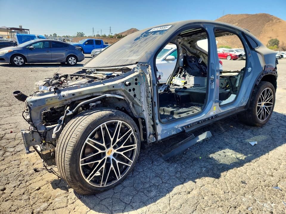 2024 PORSCHE Cayenne