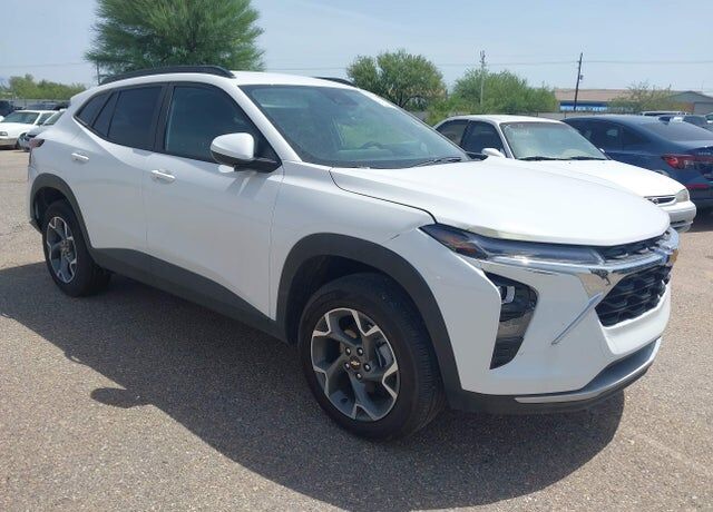 2025 CHEVROLET Trax