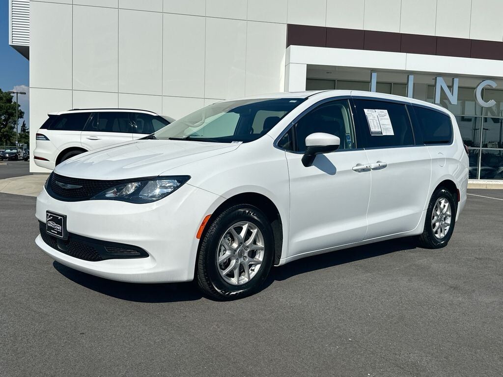 2023 CHRYSLER Voyager