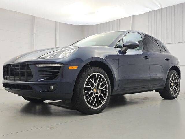 2016 PORSCHE Macan