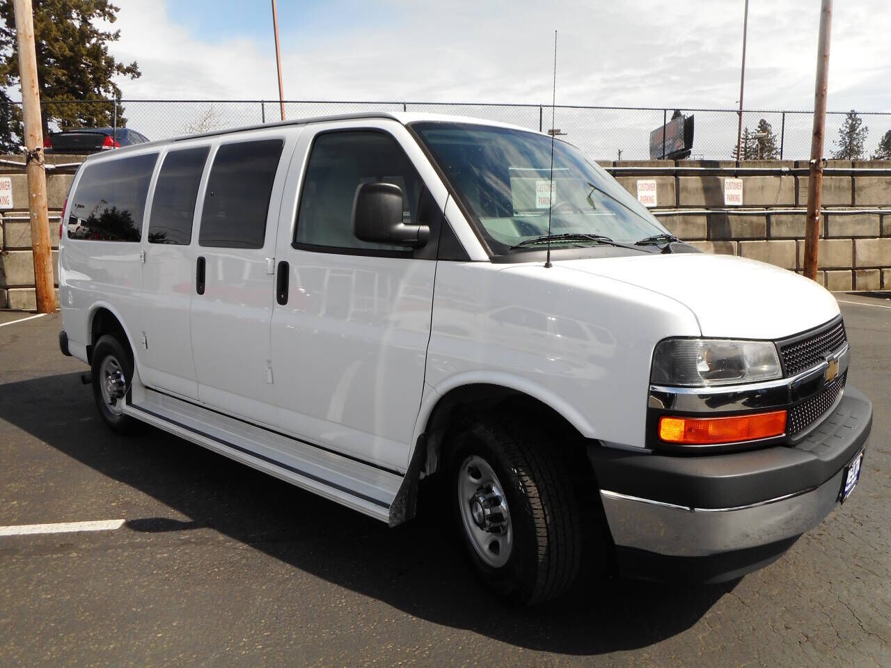 2017 CHEVROLET Express