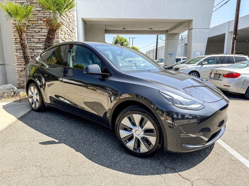 2024 TESLA Model Y