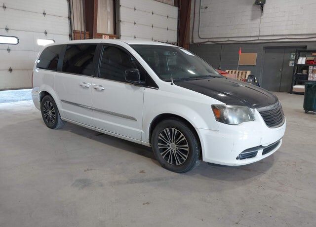 2014 CHRYSLER Town and Country