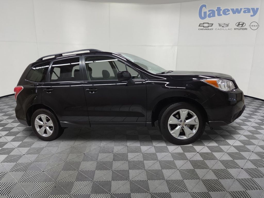 2016 SUBARU Forester