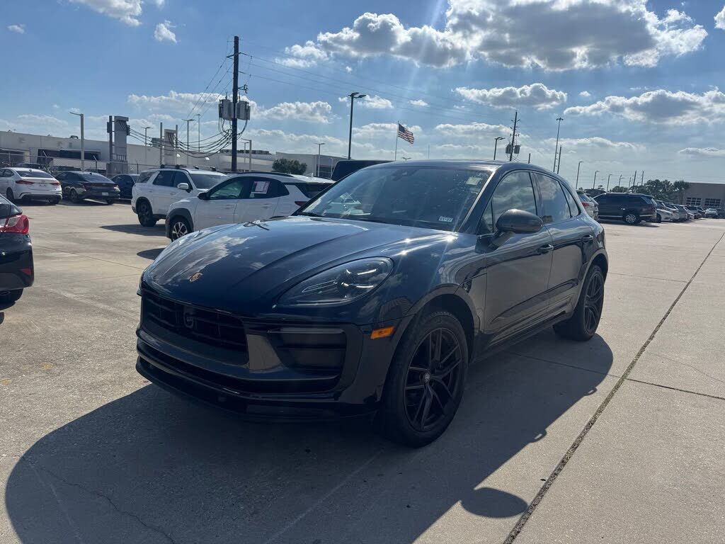 2023 PORSCHE Macan