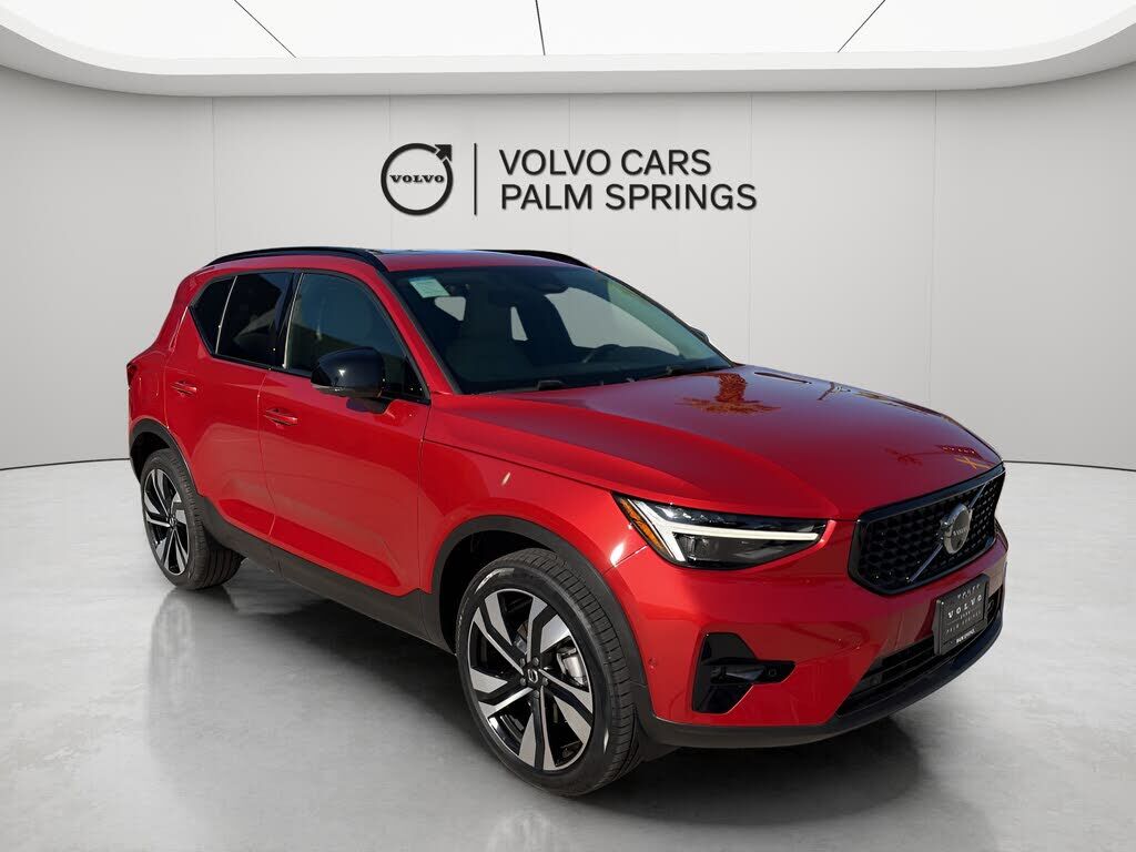 2025 VOLVO XC40