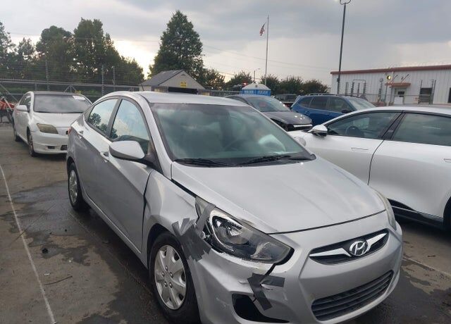 2013 HYUNDAI Accent