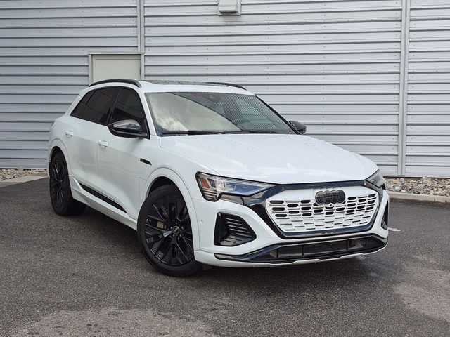 2024 AUDI Q8
