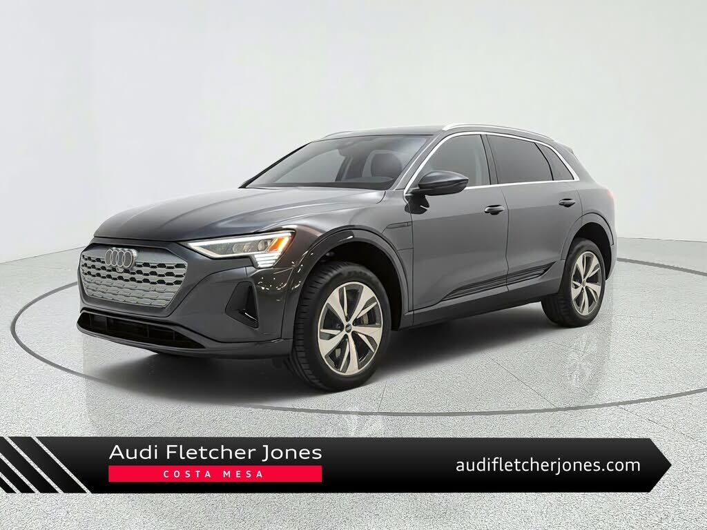 2024 AUDI Q8