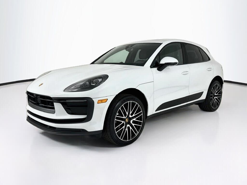 2025 PORSCHE Macan