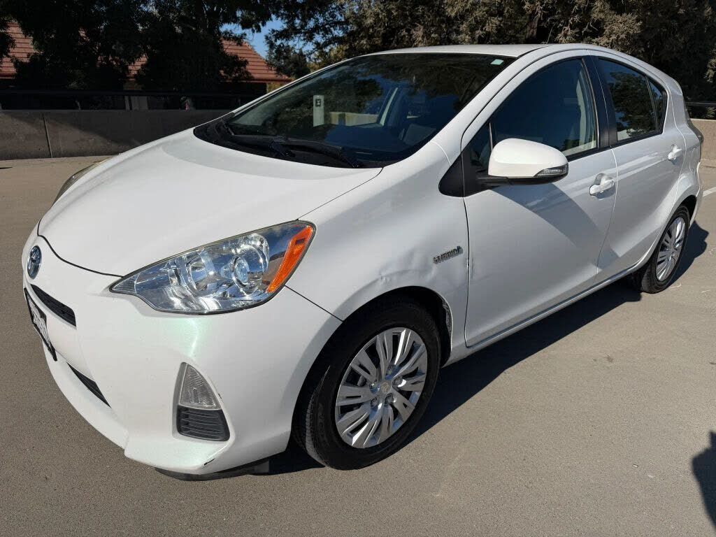 2014 TOYOTA Prius