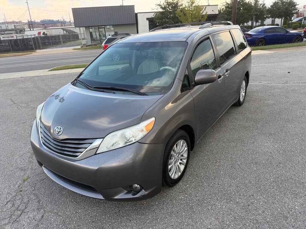 2013 TOYOTA Sienna