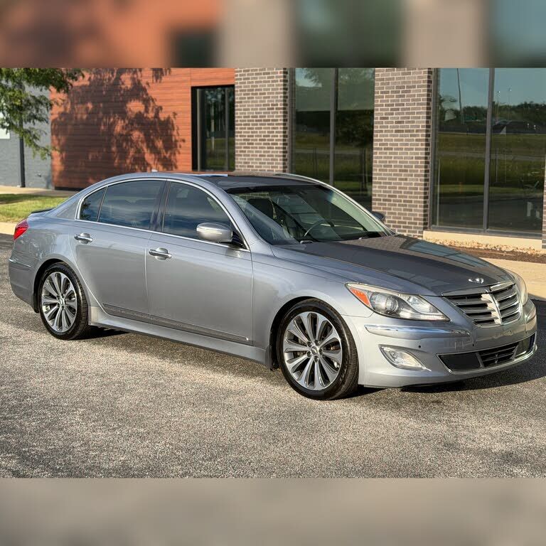 2013 HYUNDAI Genesis