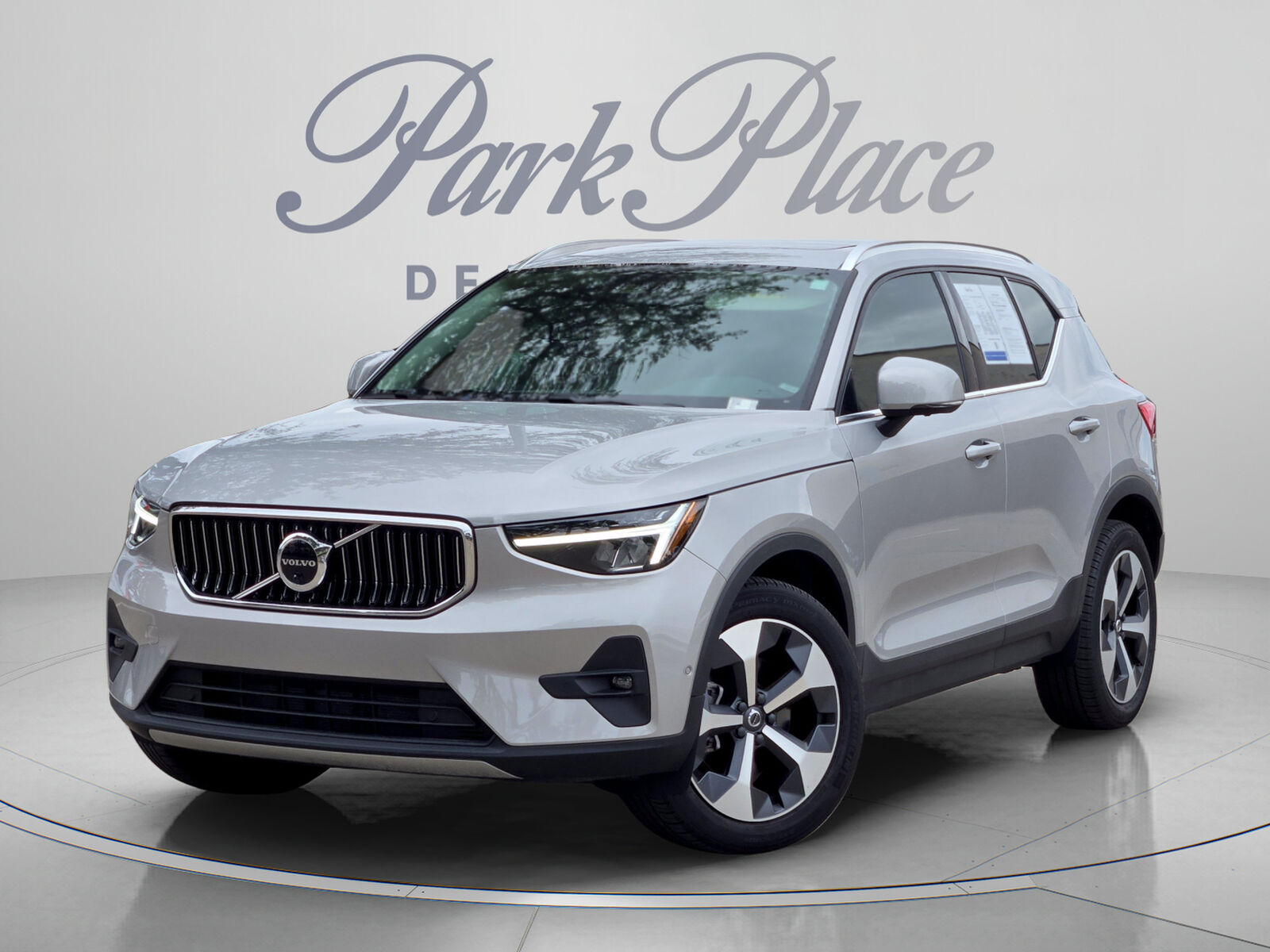 2023 VOLVO XC40