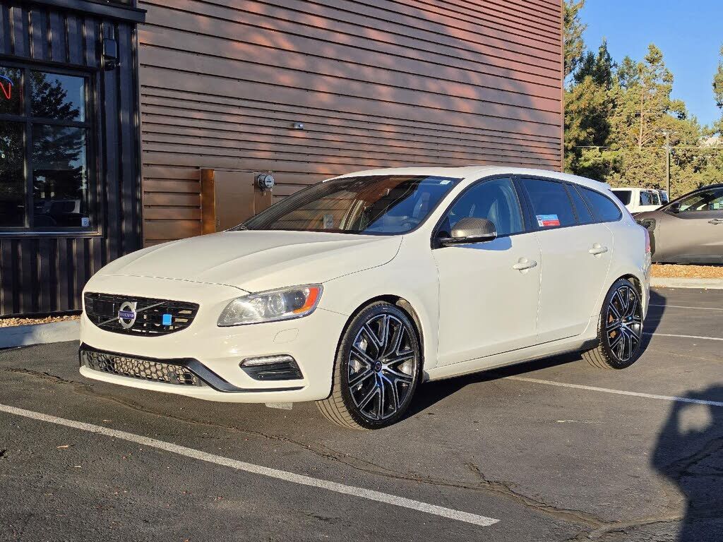 2018 VOLVO V60