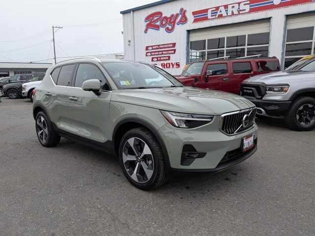 2024 VOLVO XC40