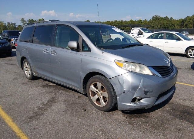 2013 TOYOTA Sienna