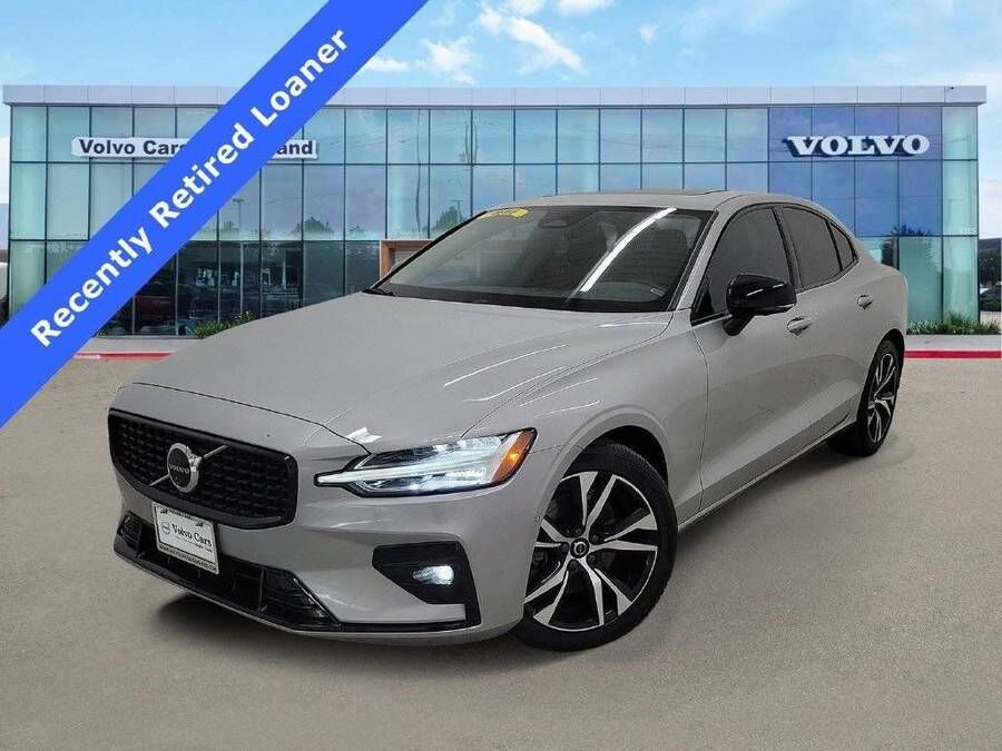 2025 VOLVO S60