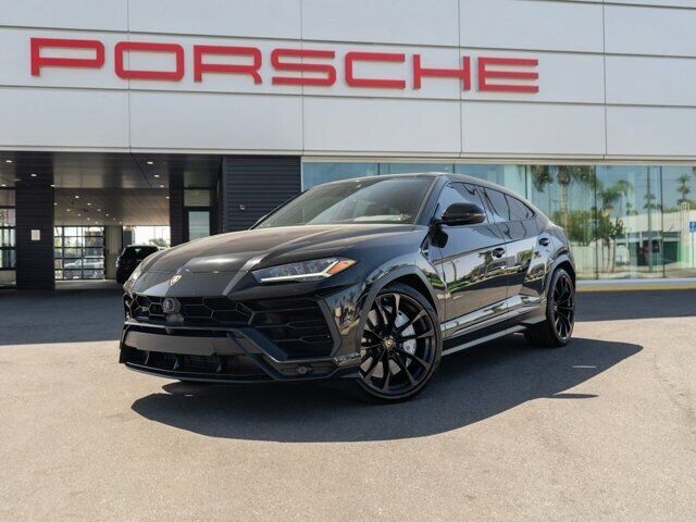 2020 LAMBORGHINI URUS