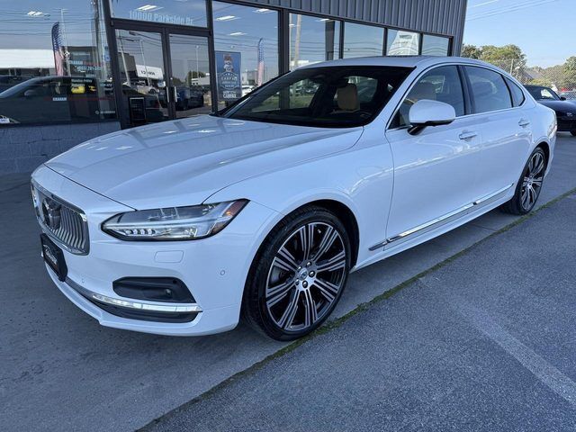 2022 VOLVO S90