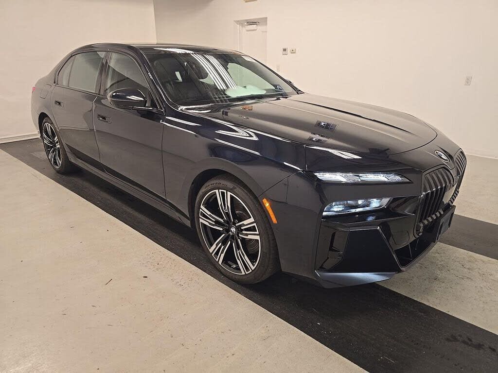 2023 BMW 760i