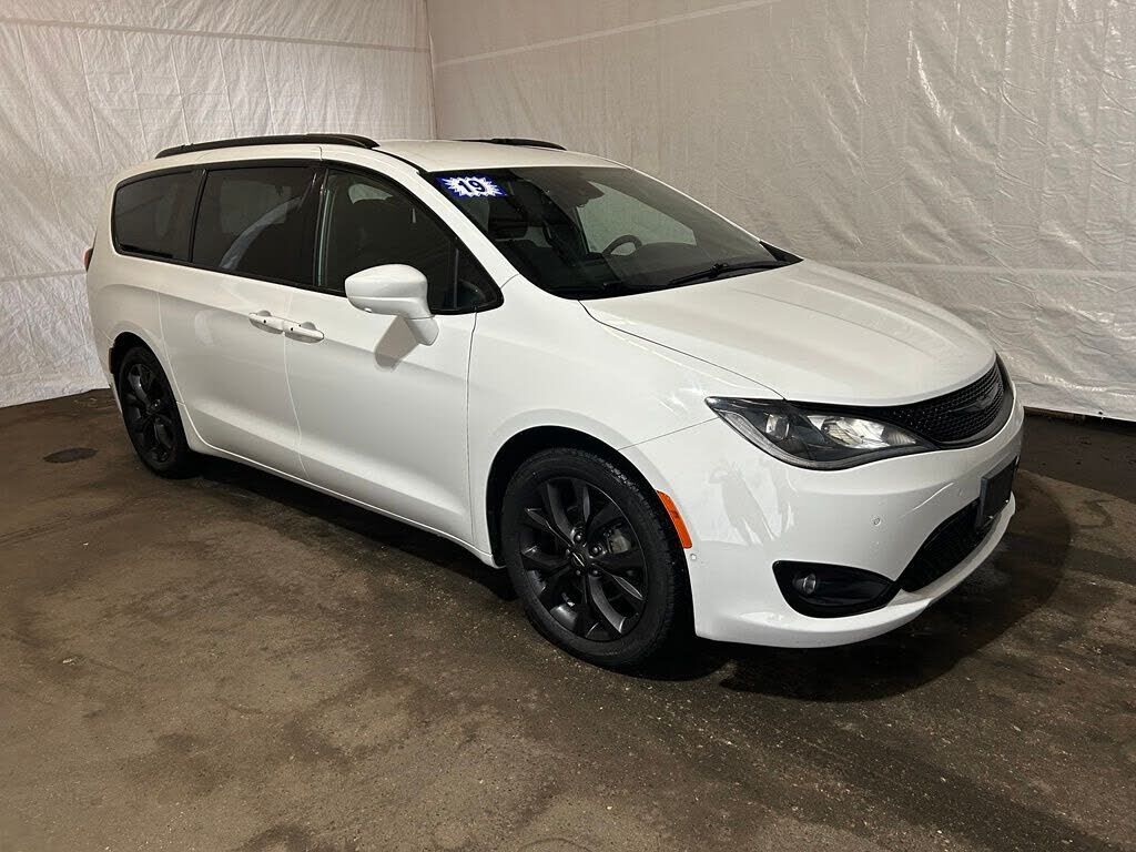 2019 CHRYSLER Pacifica