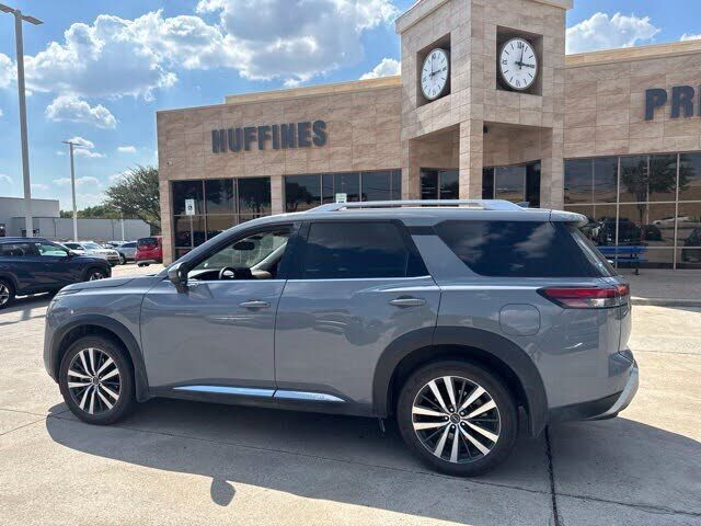 2022 NISSAN Pathfinder