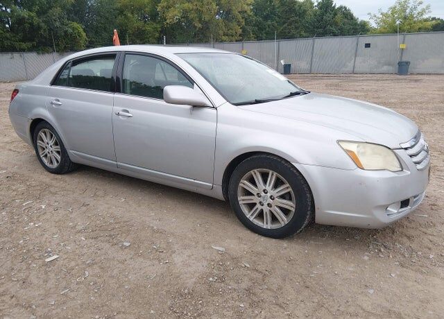 2005 TOYOTA Avalon