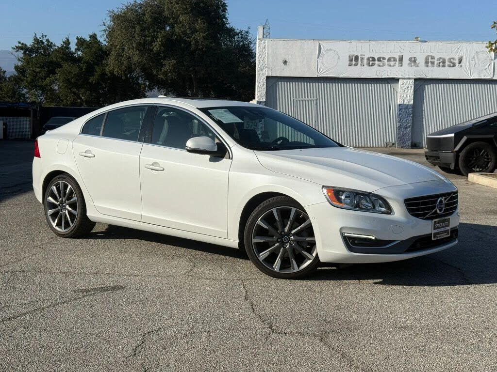 2015 VOLVO S60