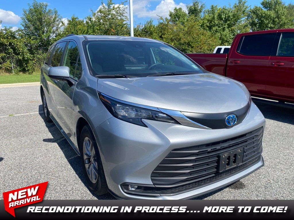 2025 TOYOTA Sienna