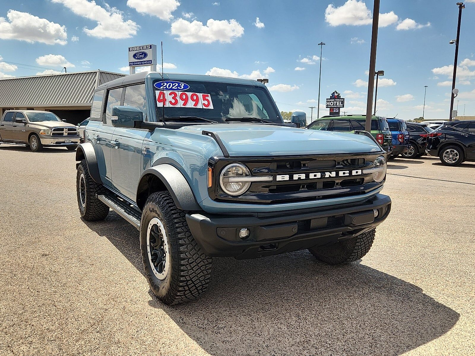 2023 FORD Bronco