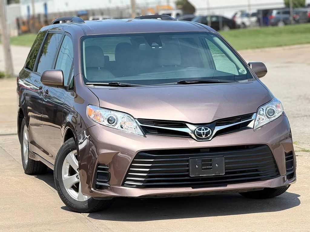 2018 TOYOTA Sienna