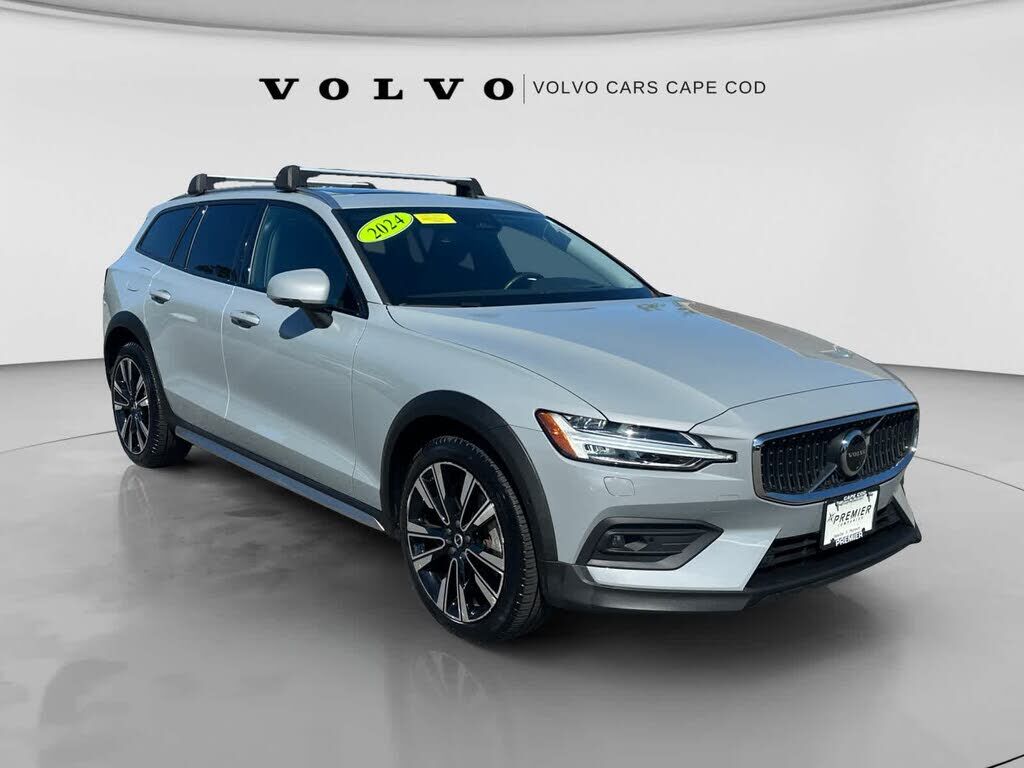 2024 VOLVO V60CC