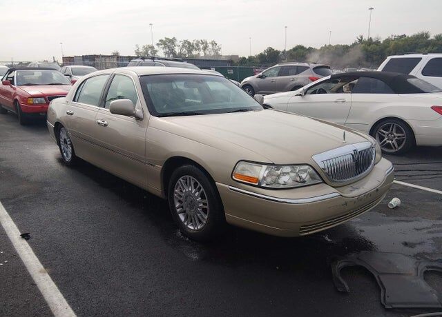 2009 LINCOLN Town Car