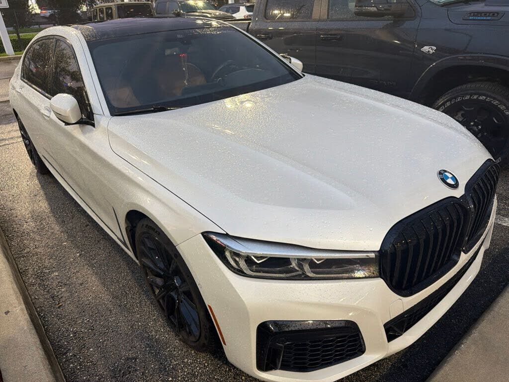 2022 BMW 740i