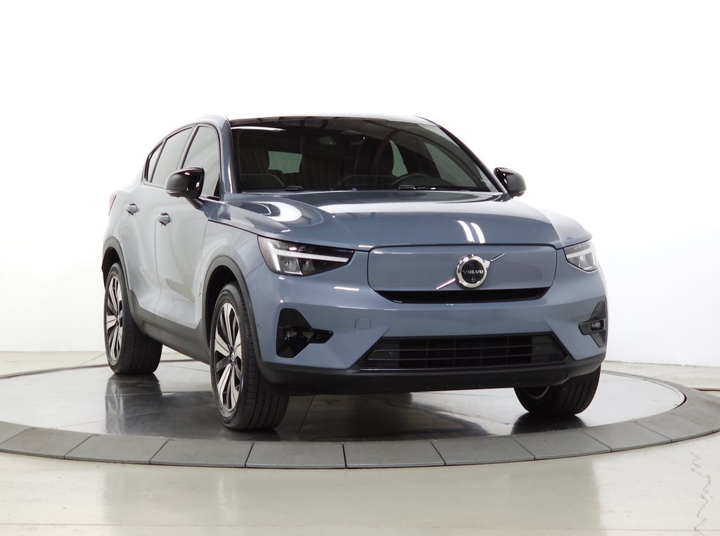 2023 VOLVO C40