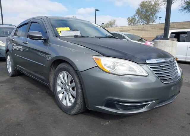 2013 CHRYSLER 200