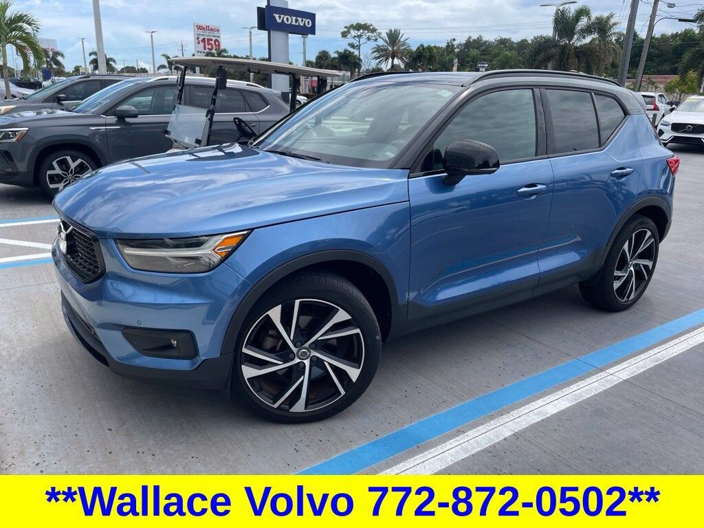 2020 VOLVO XC40