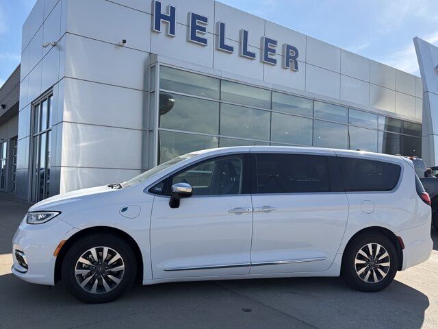 2023 CHRYSLER Pacifica