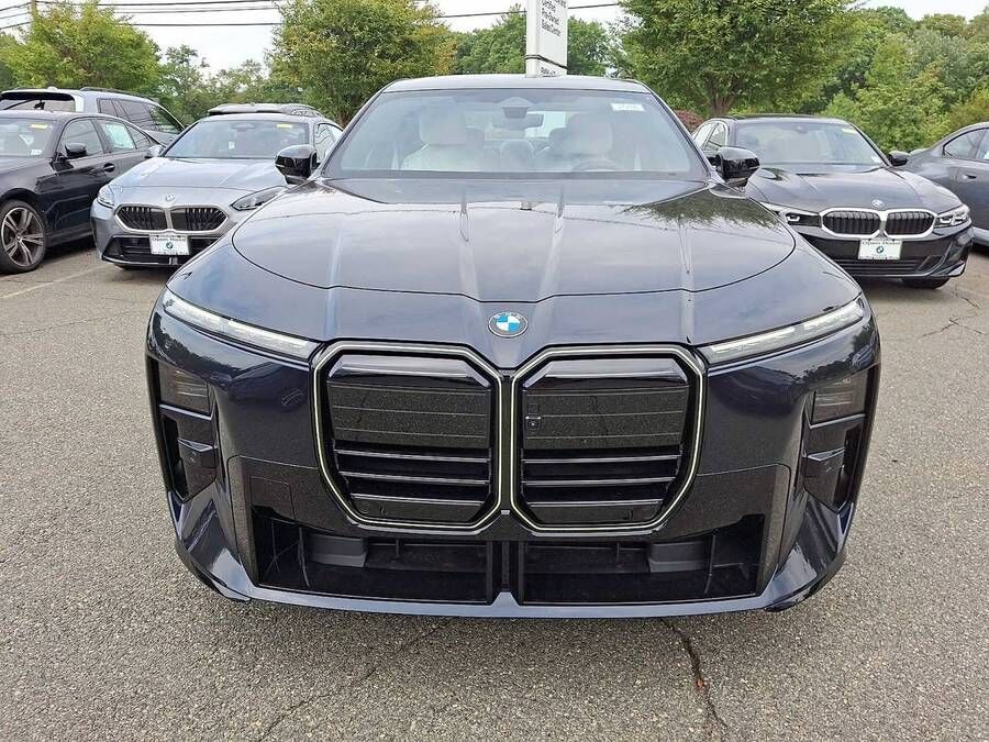 2027 BMW 740i