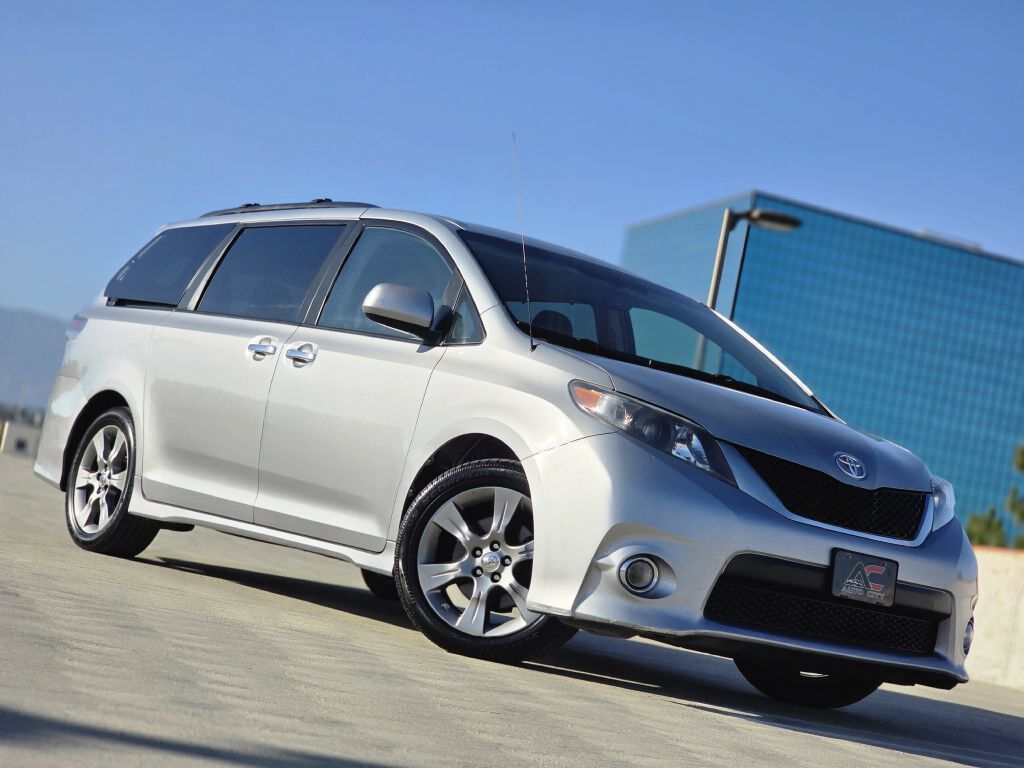 2014 TOYOTA Sienna