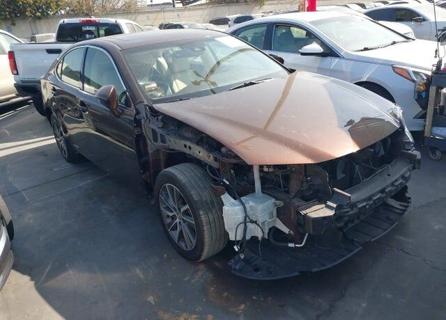 2017 LEXUS ES