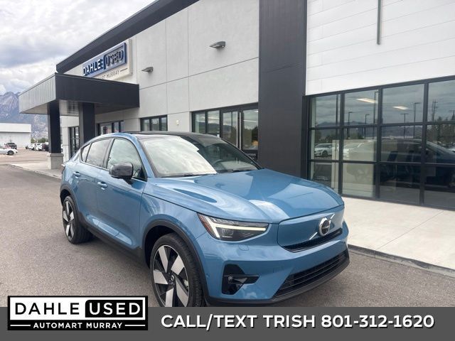 2023 VOLVO C40