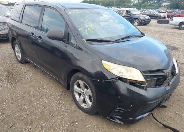 2019 TOYOTA Sienna