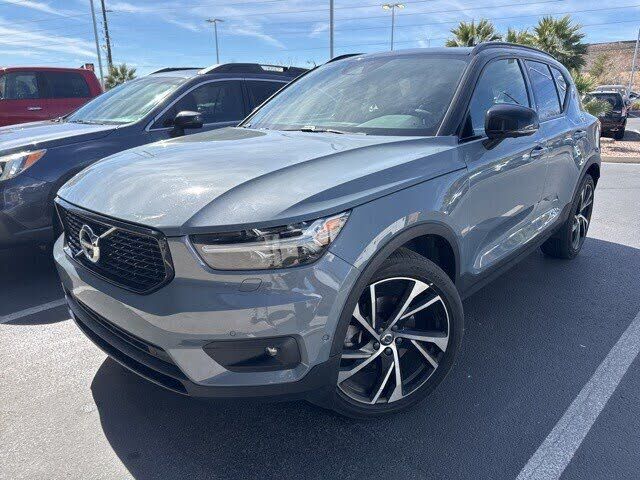 2021 VOLVO XC40
