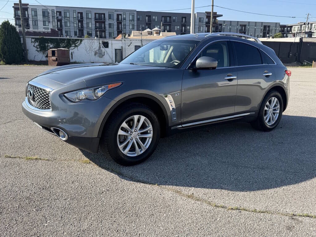 2017 INFINITI QX70