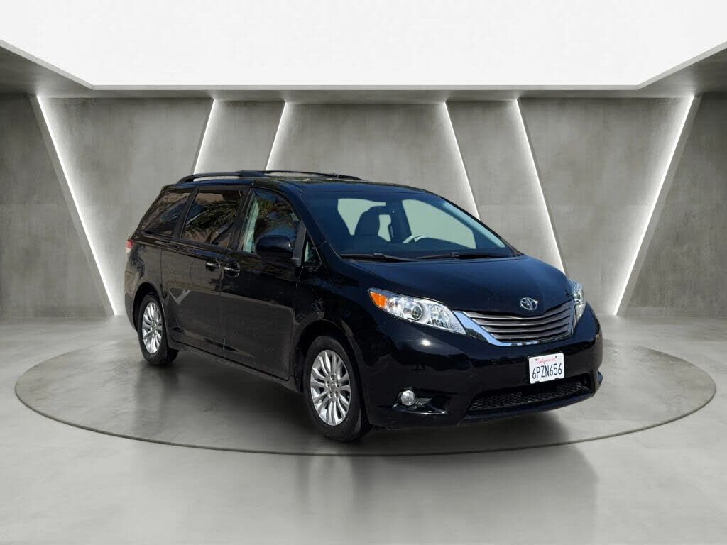 2011 TOYOTA Sienna